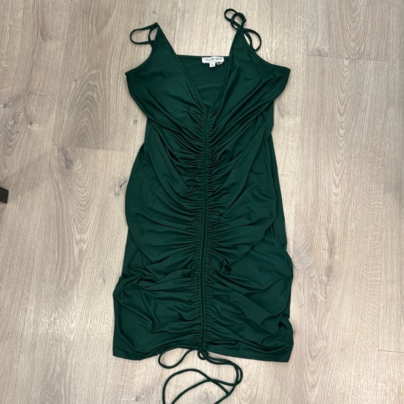 Fashion nova ruched dress size large - Picture 4 of 5